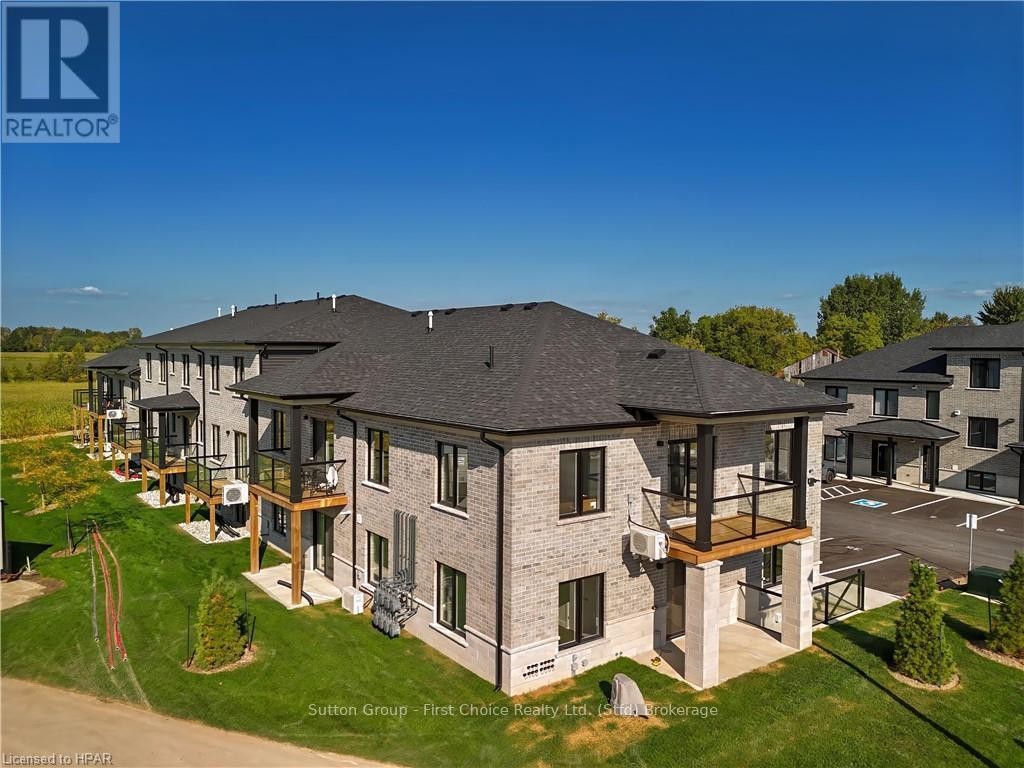 












UNIT 27 - 3202 VIVIAN LINE

,
Stratford,




Ontario
N5A0K6

