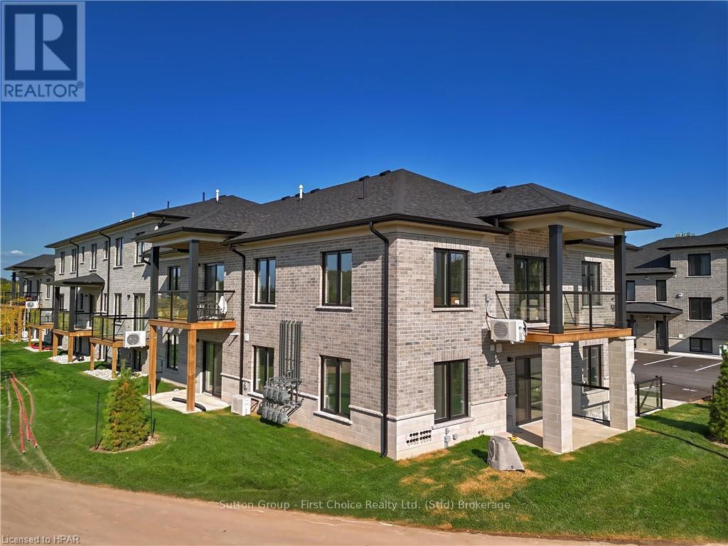 












32 - 3202 VIVIAN LINE

,
Stratford,




Ontario
N5A0K6


