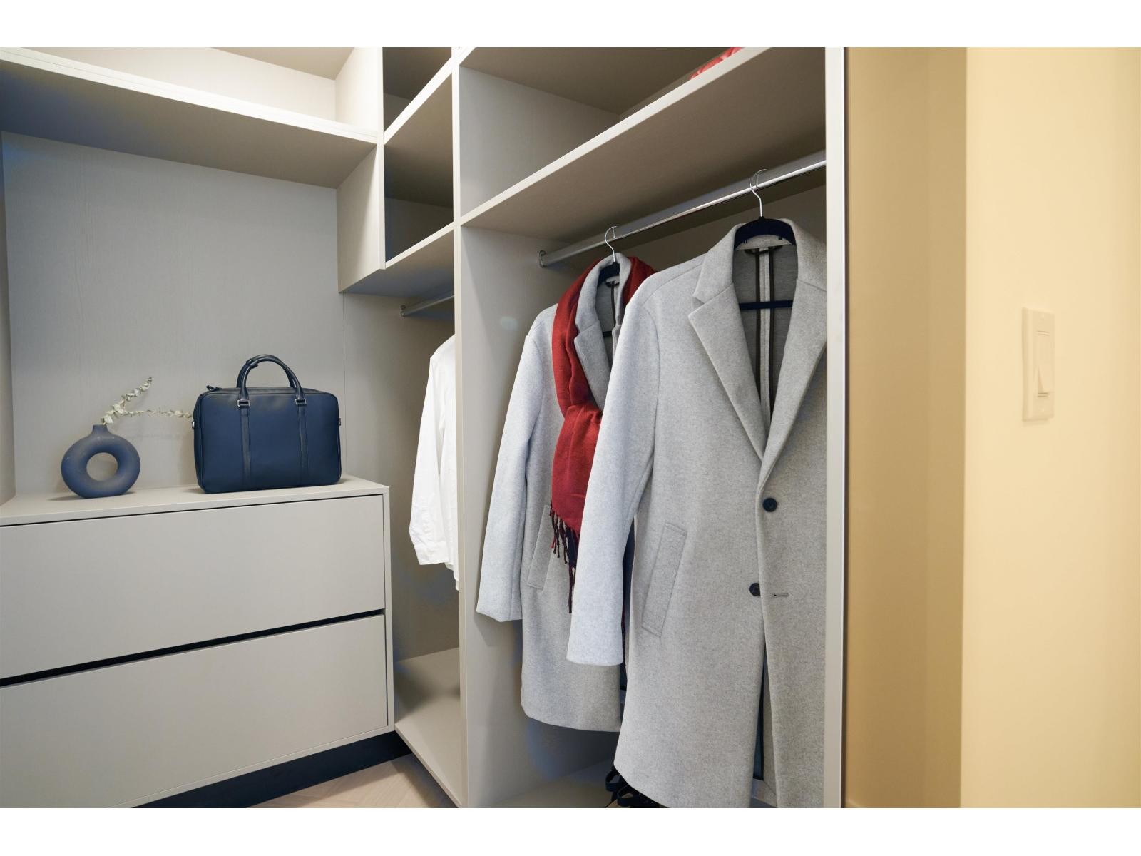 












208 1342 JOHNSTON ROAD

,
White Rock,




British Columbia
V4B0C7

