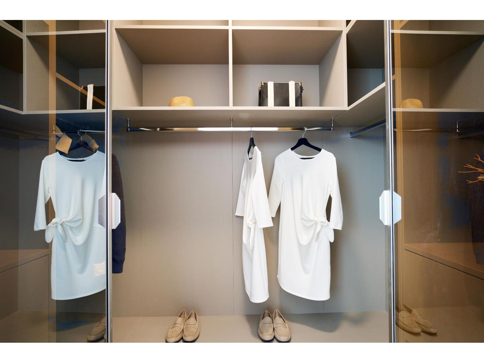 












208 1342 JOHNSTON ROAD

,
White Rock,




British Columbia
V4B0C7

