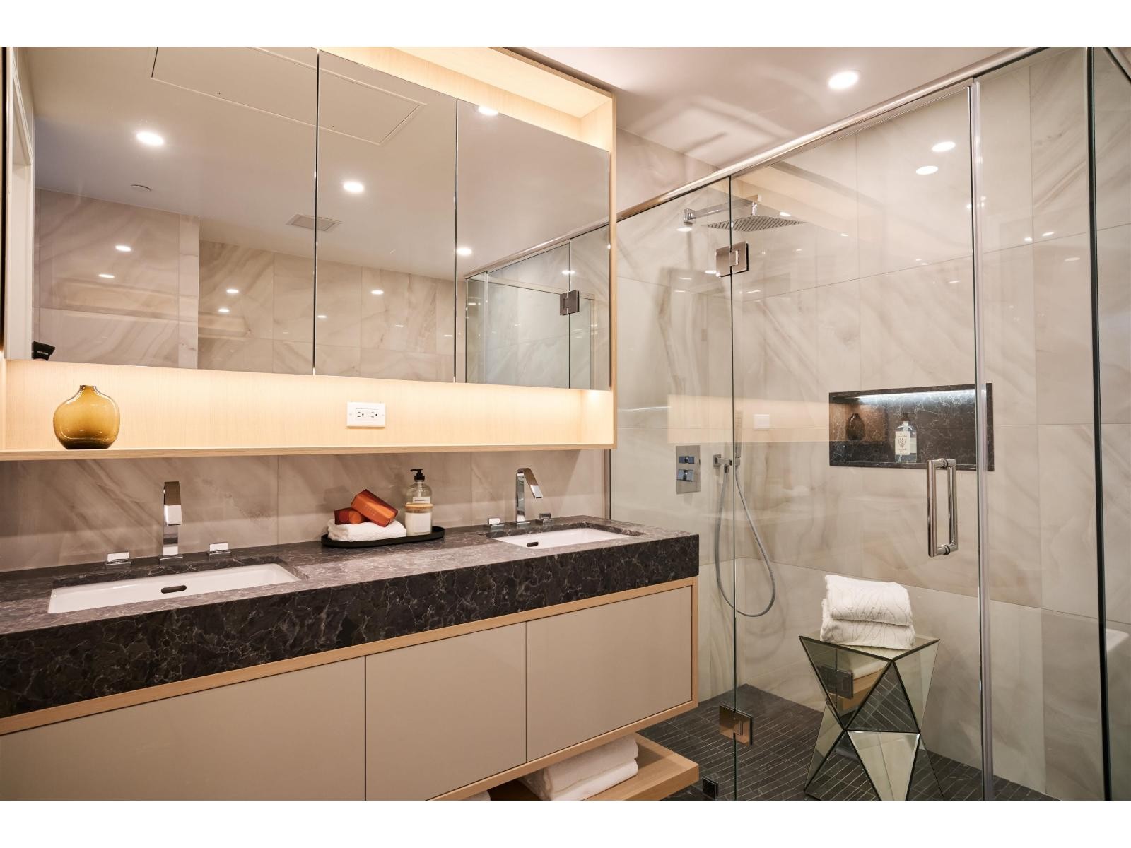 












208 1342 JOHNSTON ROAD

,
White Rock,




British Columbia
V4B0C7

