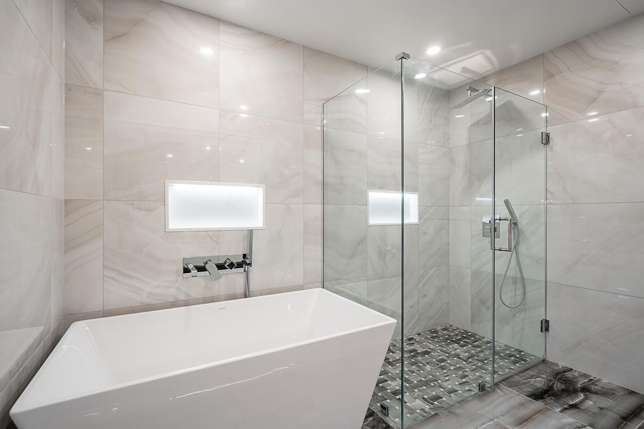 












212 1342 JOHNSTON ROAD

,
White Rock,




British Columbia
V4B0C7

