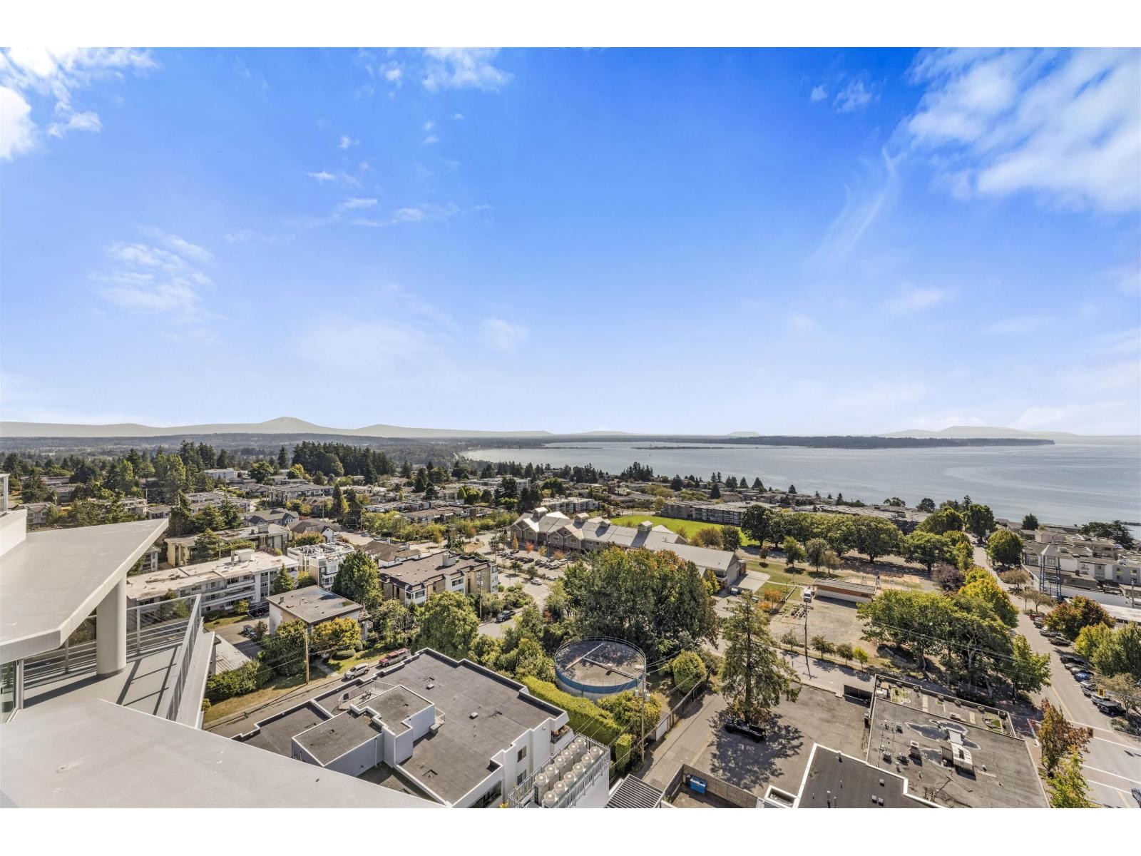 












1302 1342 JOHNSTON ROAD

,
White Rock,




British Columbia
V4B0C7

