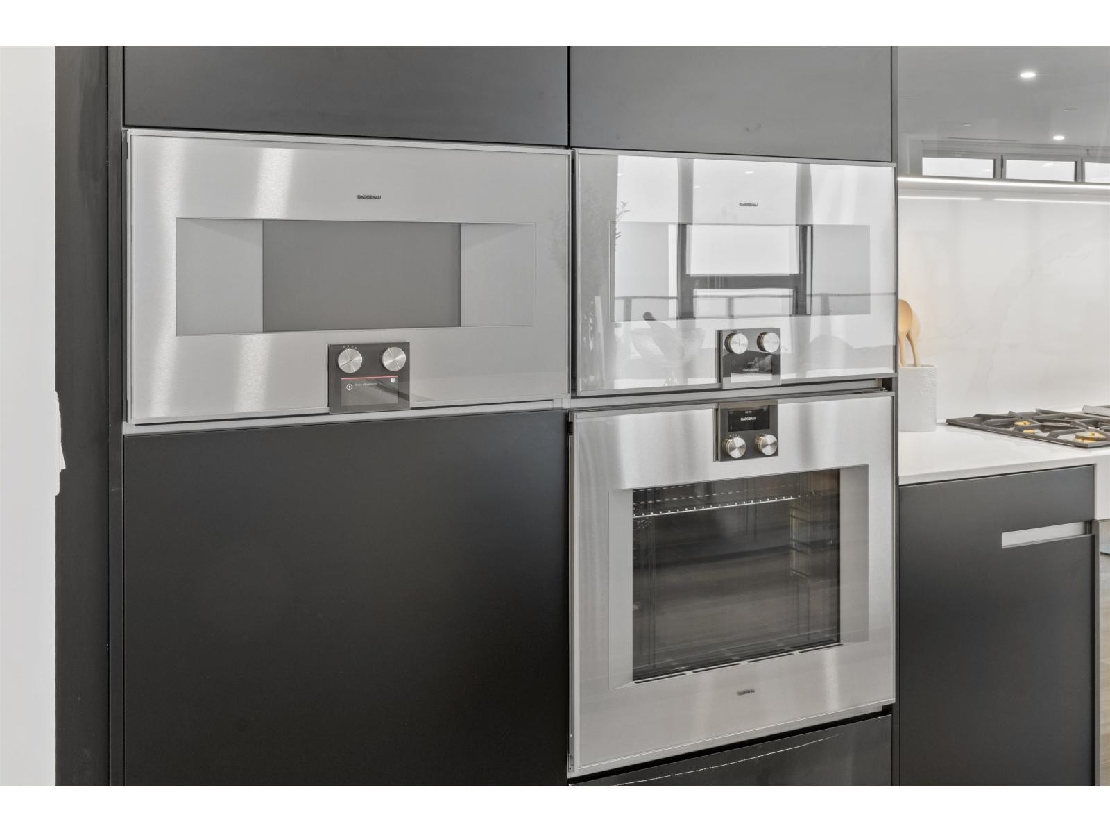 












1302 1342 JOHNSTON ROAD

,
White Rock,




British Columbia
V4B0C7

