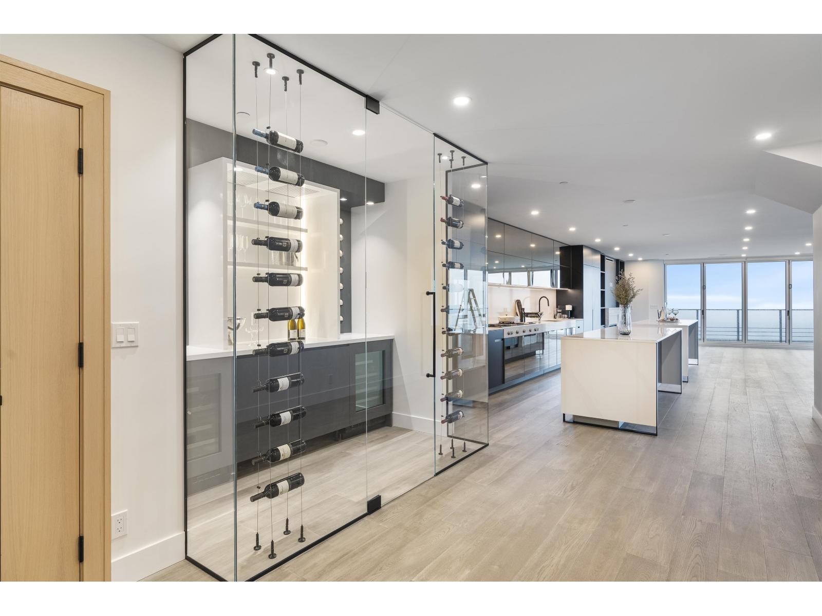 












1302 1342 JOHNSTON ROAD

,
White Rock,




British Columbia
V4B0C7

