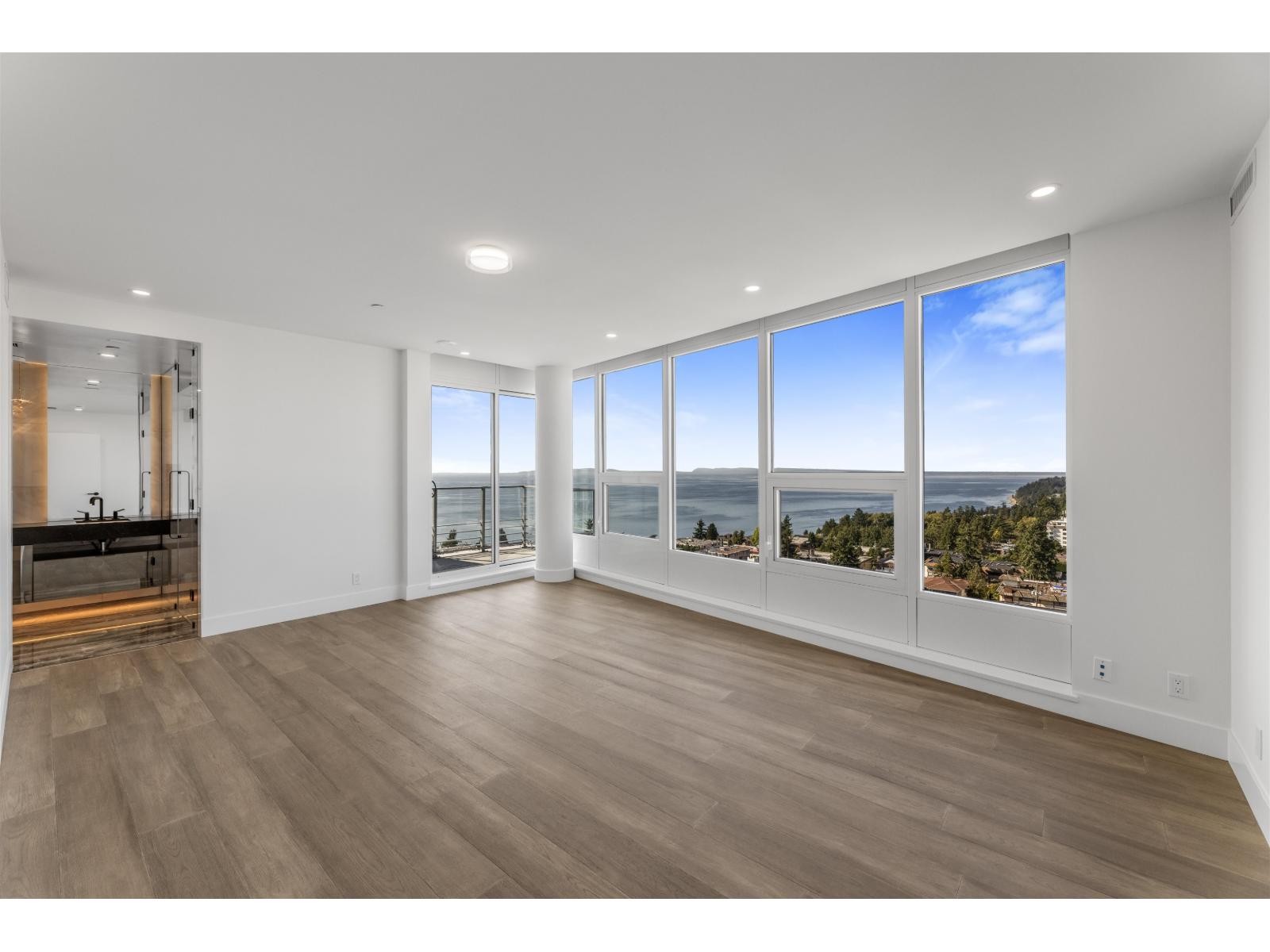 












1302 1342 JOHNSTON ROAD

,
White Rock,




British Columbia
V4B0C7

