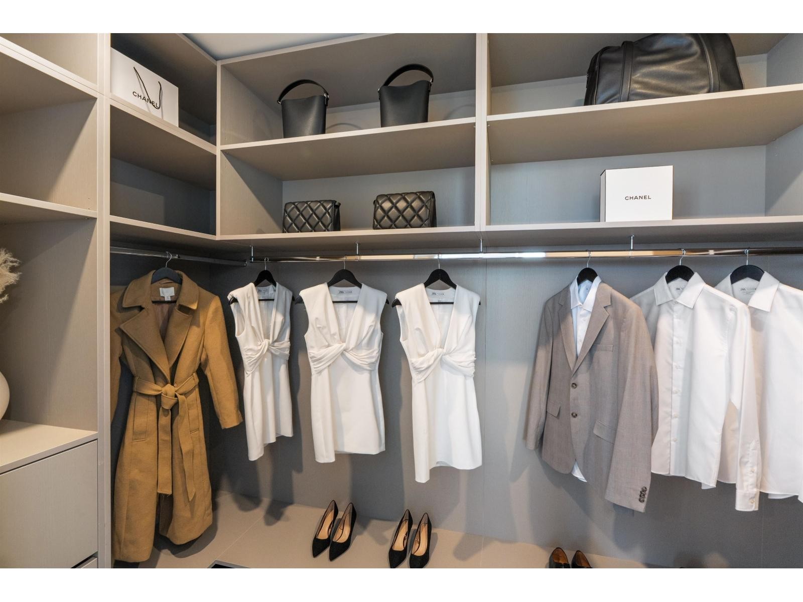 












1302 1342 JOHNSTON ROAD

,
White Rock,




British Columbia
V4B0C7

