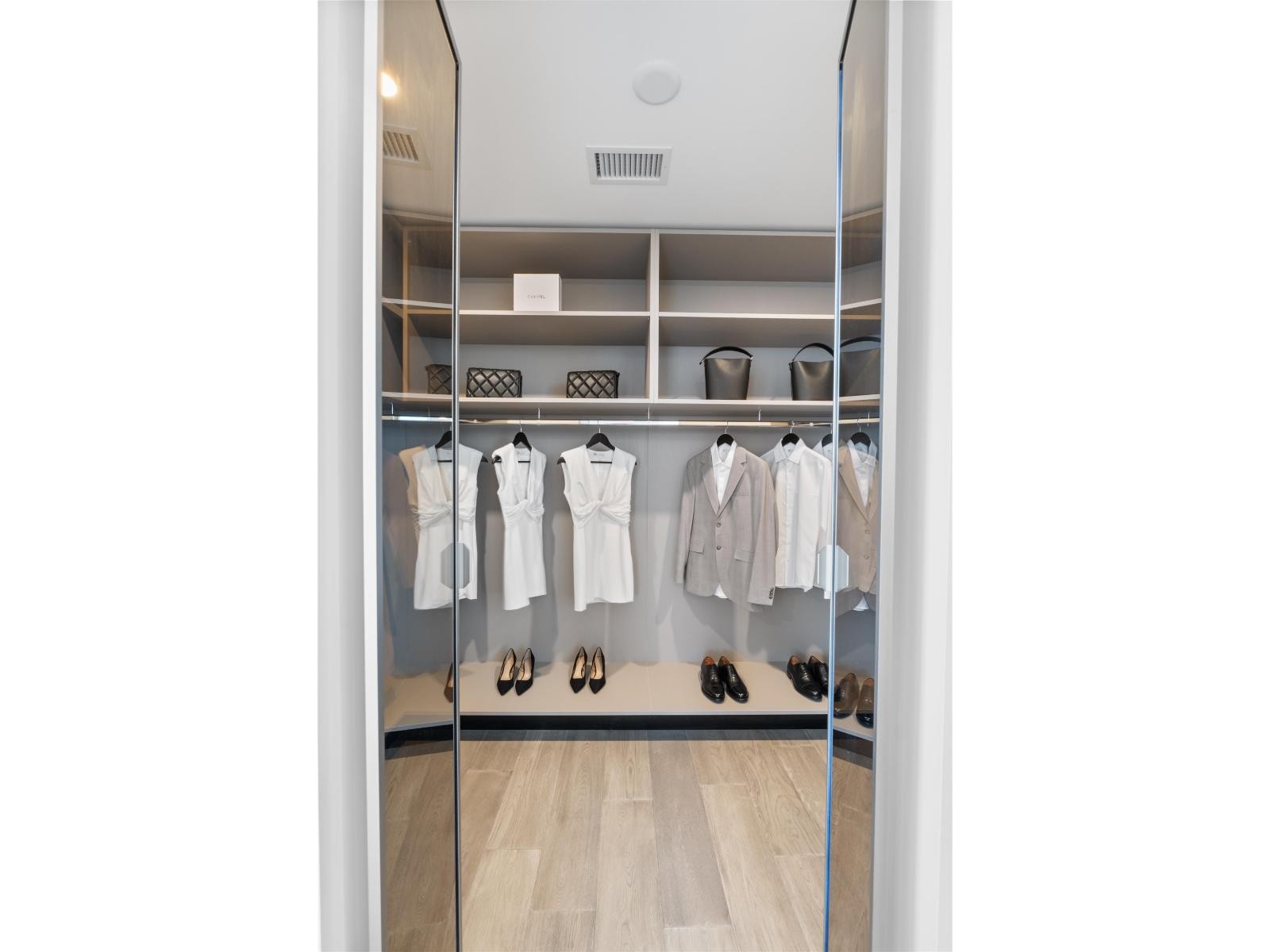 












1302 1342 JOHNSTON ROAD

,
White Rock,




British Columbia
V4B0C7

