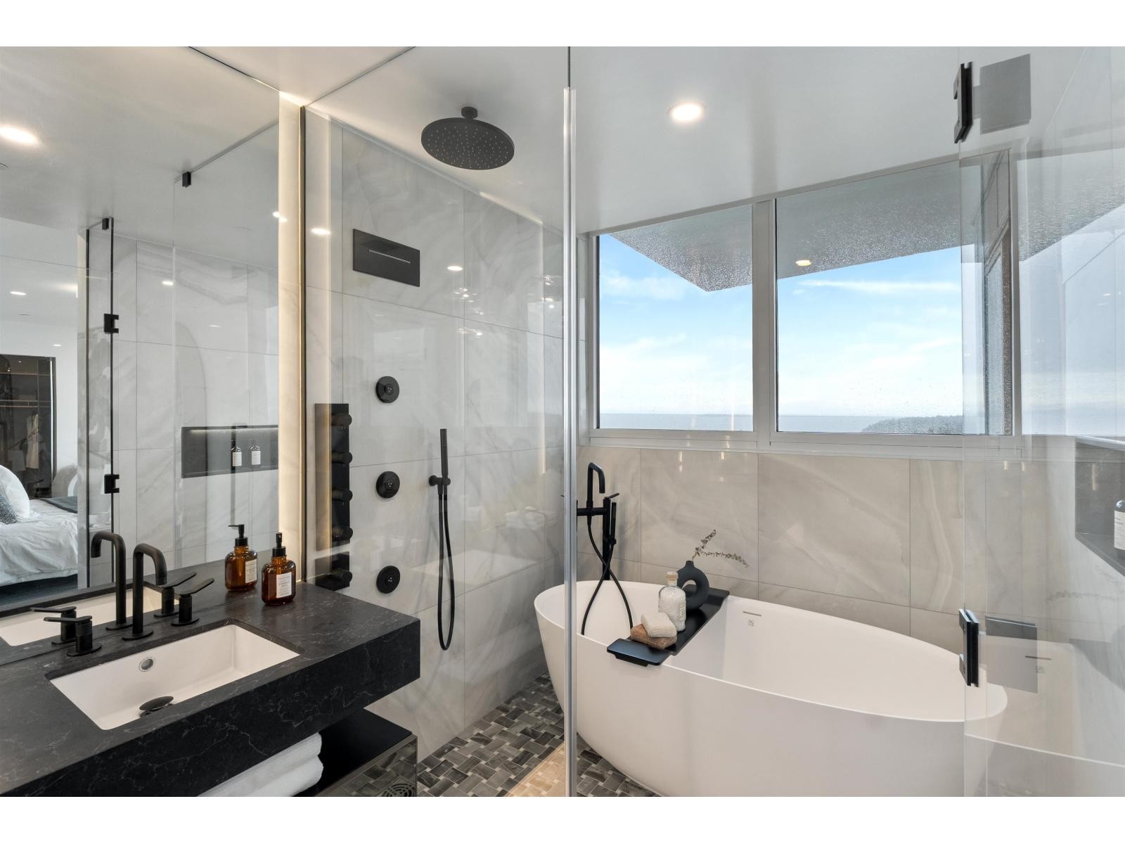 












1302 1342 JOHNSTON ROAD

,
White Rock,




British Columbia
V4B0C7

