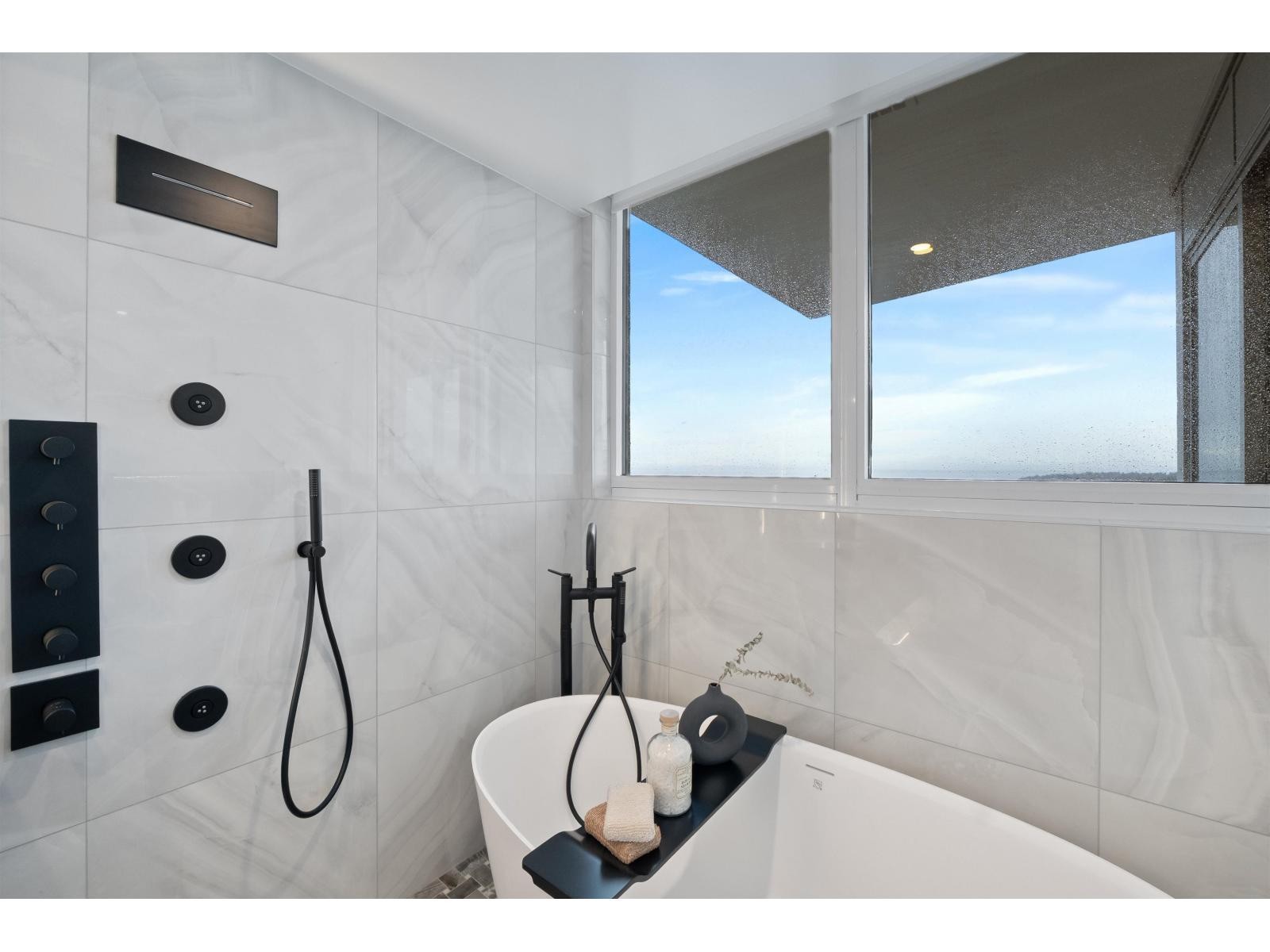 












1302 1342 JOHNSTON ROAD

,
White Rock,




British Columbia
V4B0C7

