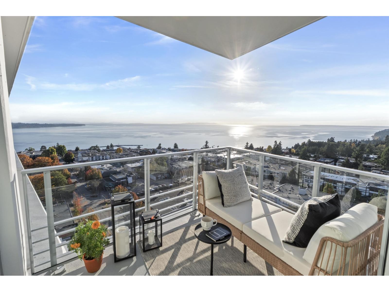 












1302 1342 JOHNSTON ROAD

,
White Rock,




British Columbia
V4B0C7

