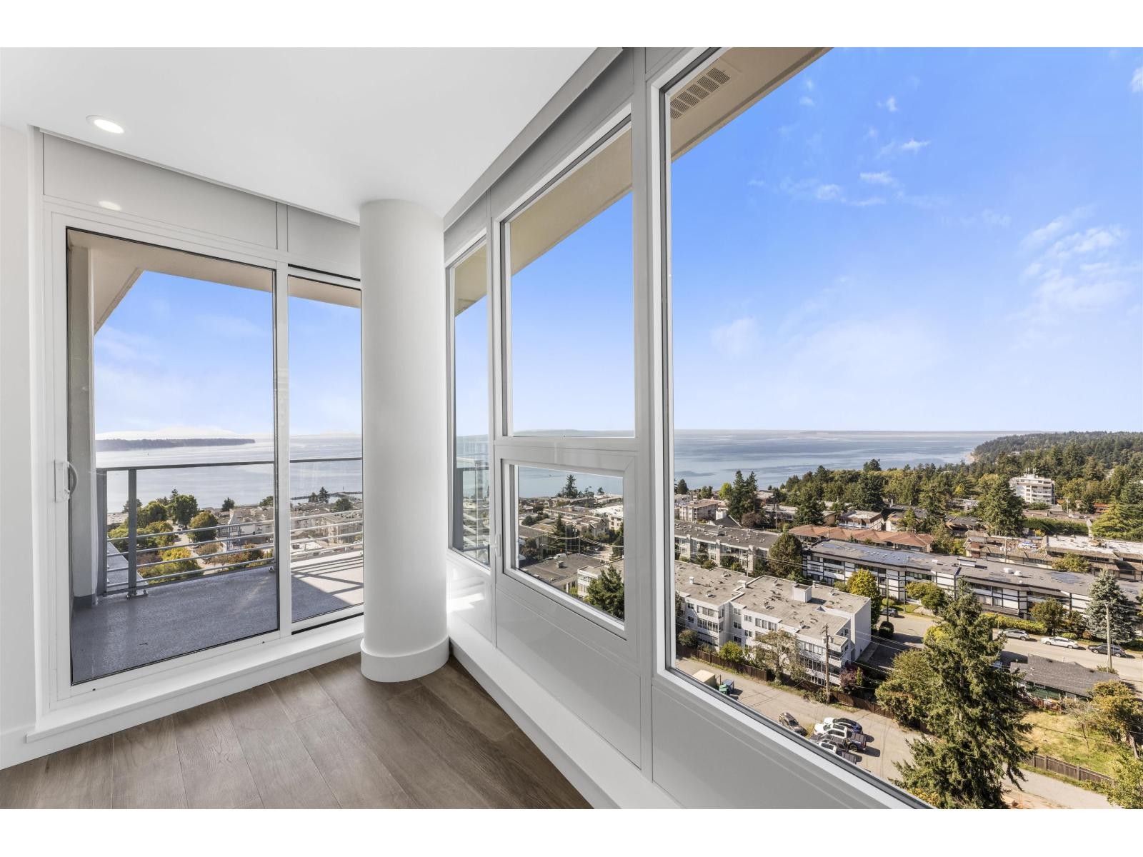 












1302 1342 JOHNSTON ROAD

,
White Rock,




British Columbia
V4B0C7

