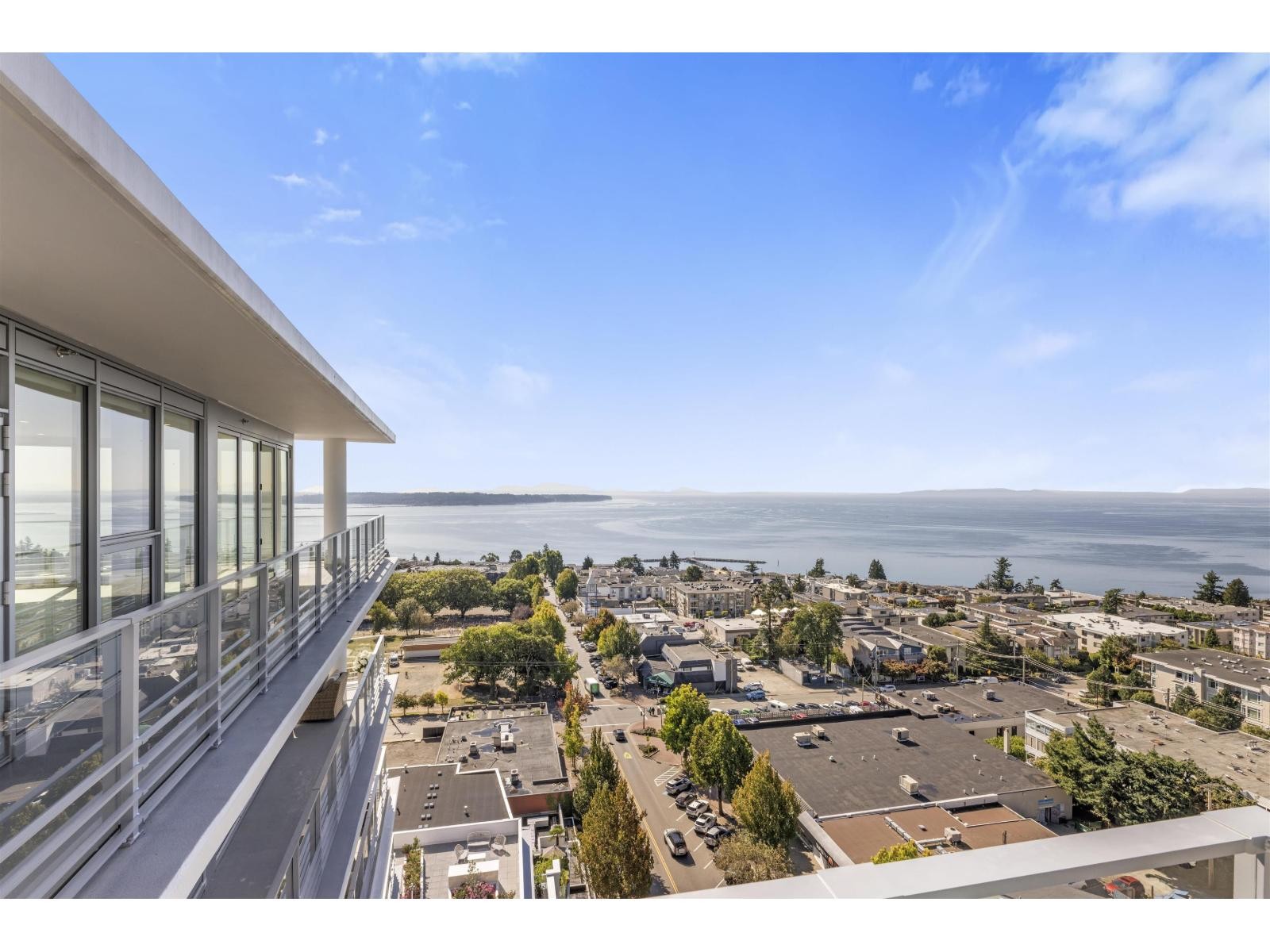 












1302 1342 JOHNSTON ROAD

,
White Rock,




British Columbia
V4B0C7

