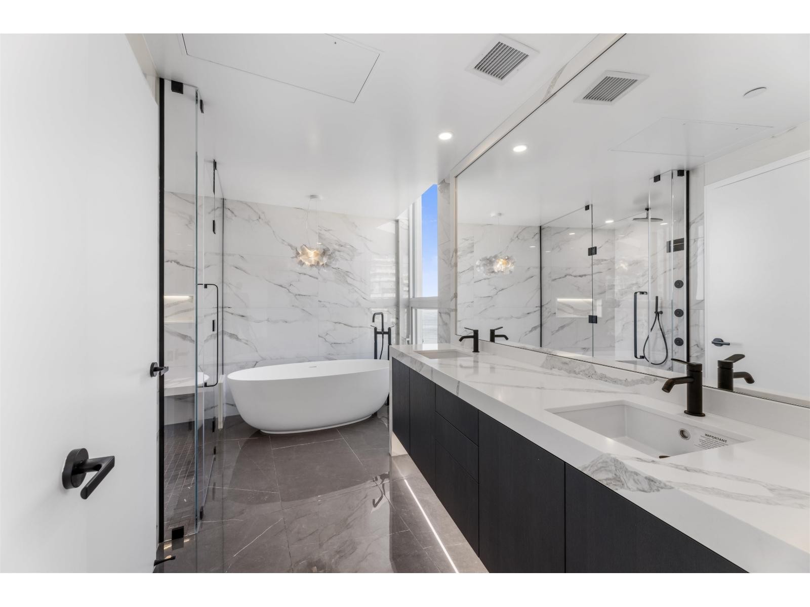 












1302 1342 JOHNSTON ROAD

,
White Rock,




British Columbia
V4B0C7

