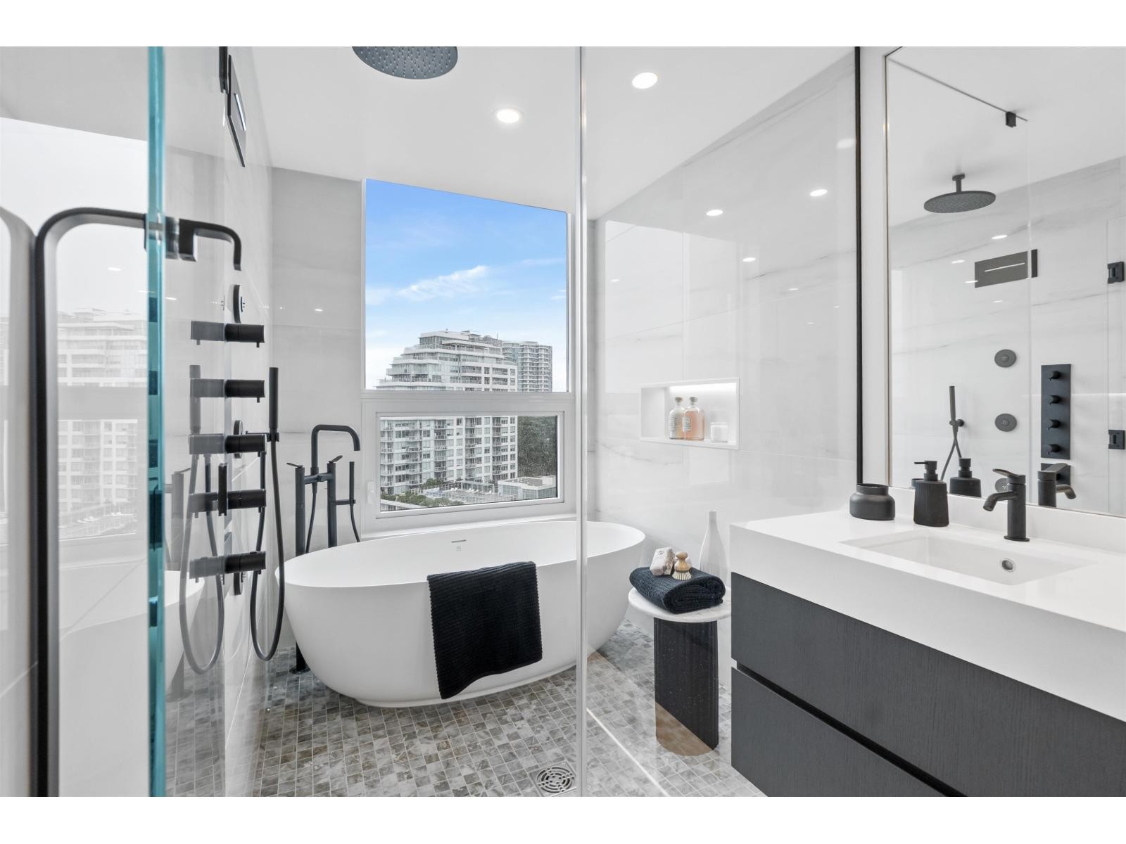 












1302 1342 JOHNSTON ROAD

,
White Rock,




British Columbia
V4B0C7

