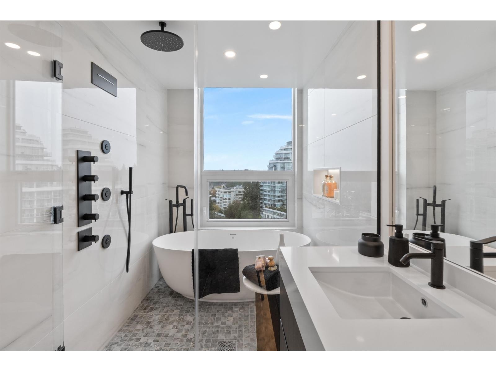 












1302 1342 JOHNSTON ROAD

,
White Rock,




British Columbia
V4B0C7

