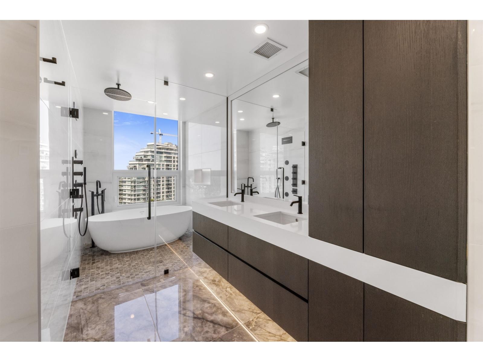 












1302 1342 JOHNSTON ROAD

,
White Rock,




British Columbia
V4B0C7

