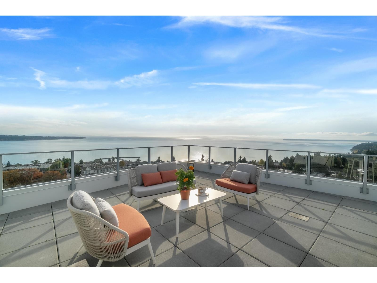 












1302 1342 JOHNSTON ROAD

,
White Rock,




British Columbia
V4B0C7

