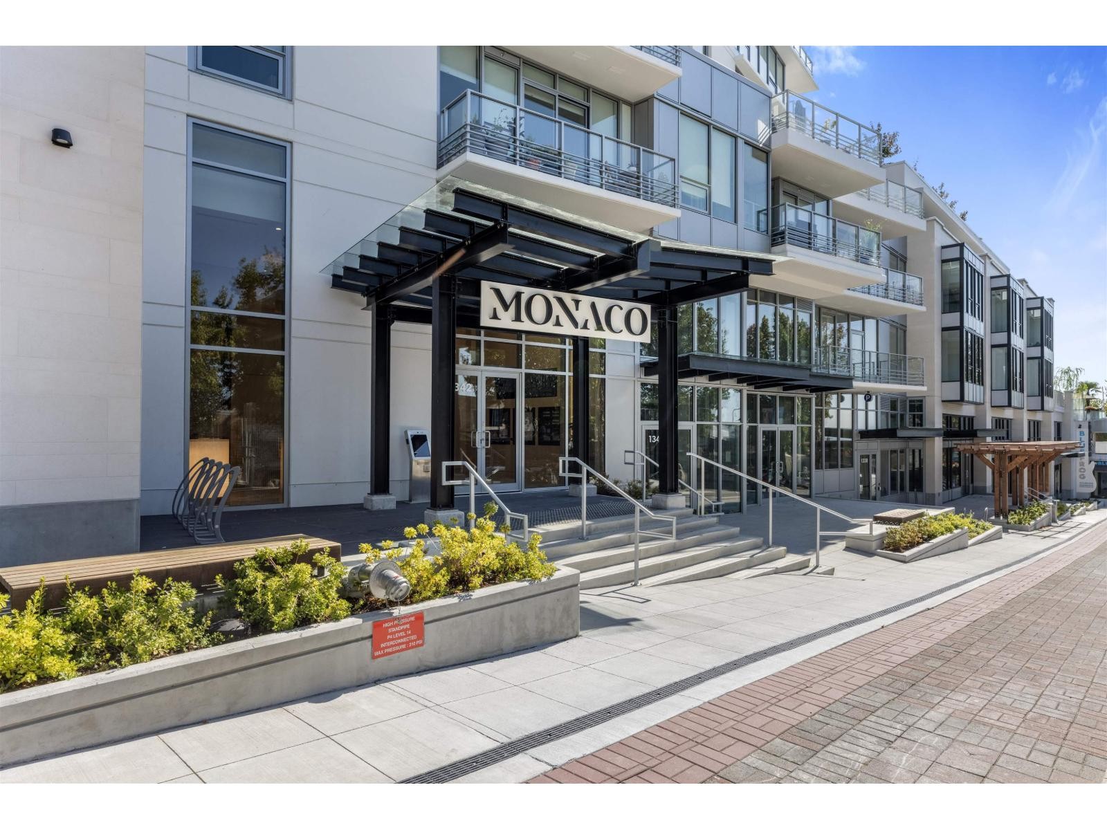 












1302 1342 JOHNSTON ROAD

,
White Rock,




British Columbia
V4B0C7

