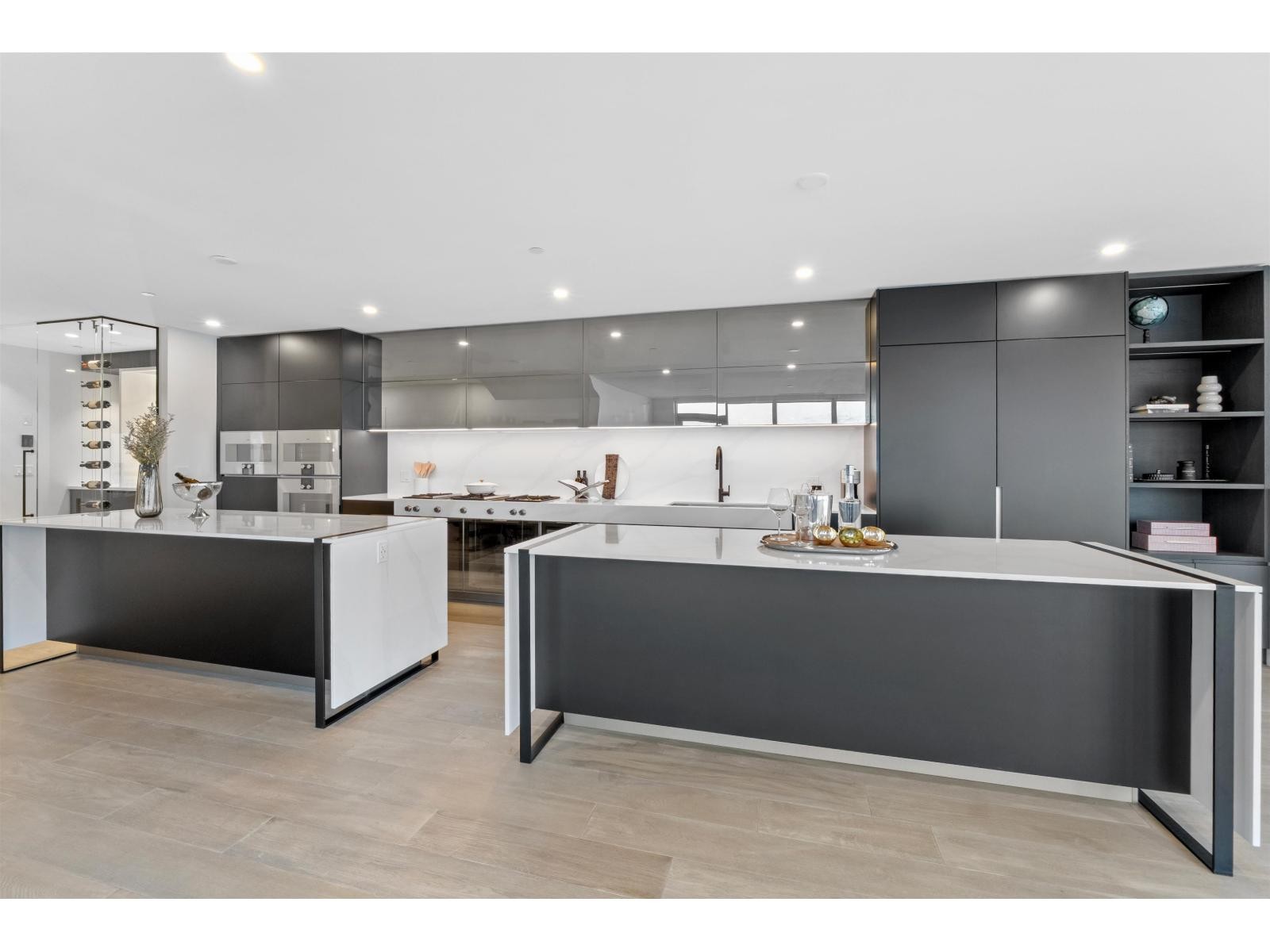 












1302 1342 JOHNSTON ROAD

,
White Rock,




British Columbia
V4B0C7

