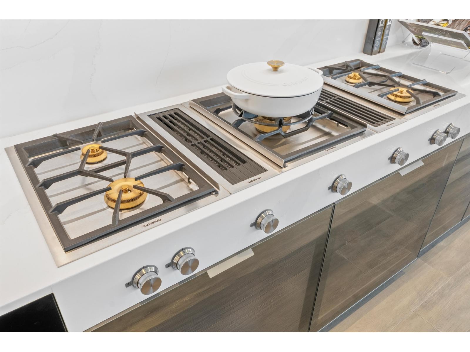 












1302 1342 JOHNSTON ROAD

,
White Rock,




British Columbia
V4B0C7

