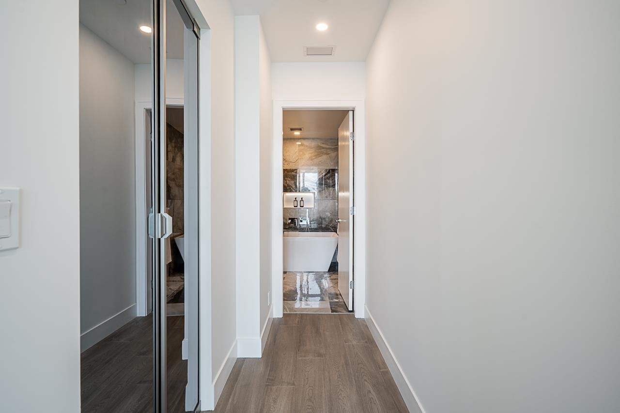 












317 1342 JOHNSTON ROAD

,
White Rock,




British Columbia
V4B0C7

