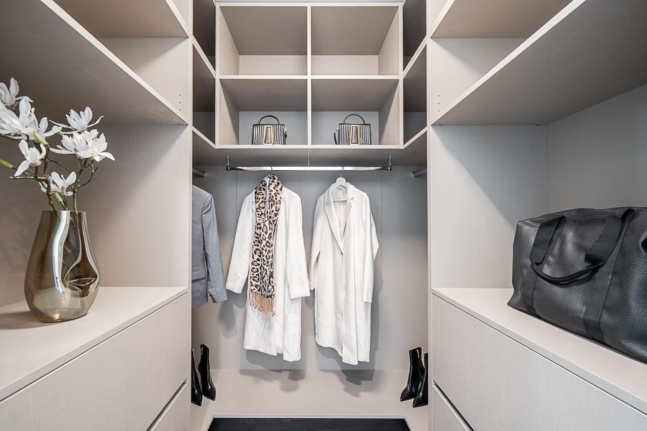 












317 1342 JOHNSTON ROAD

,
White Rock,




British Columbia
V4B0C7

