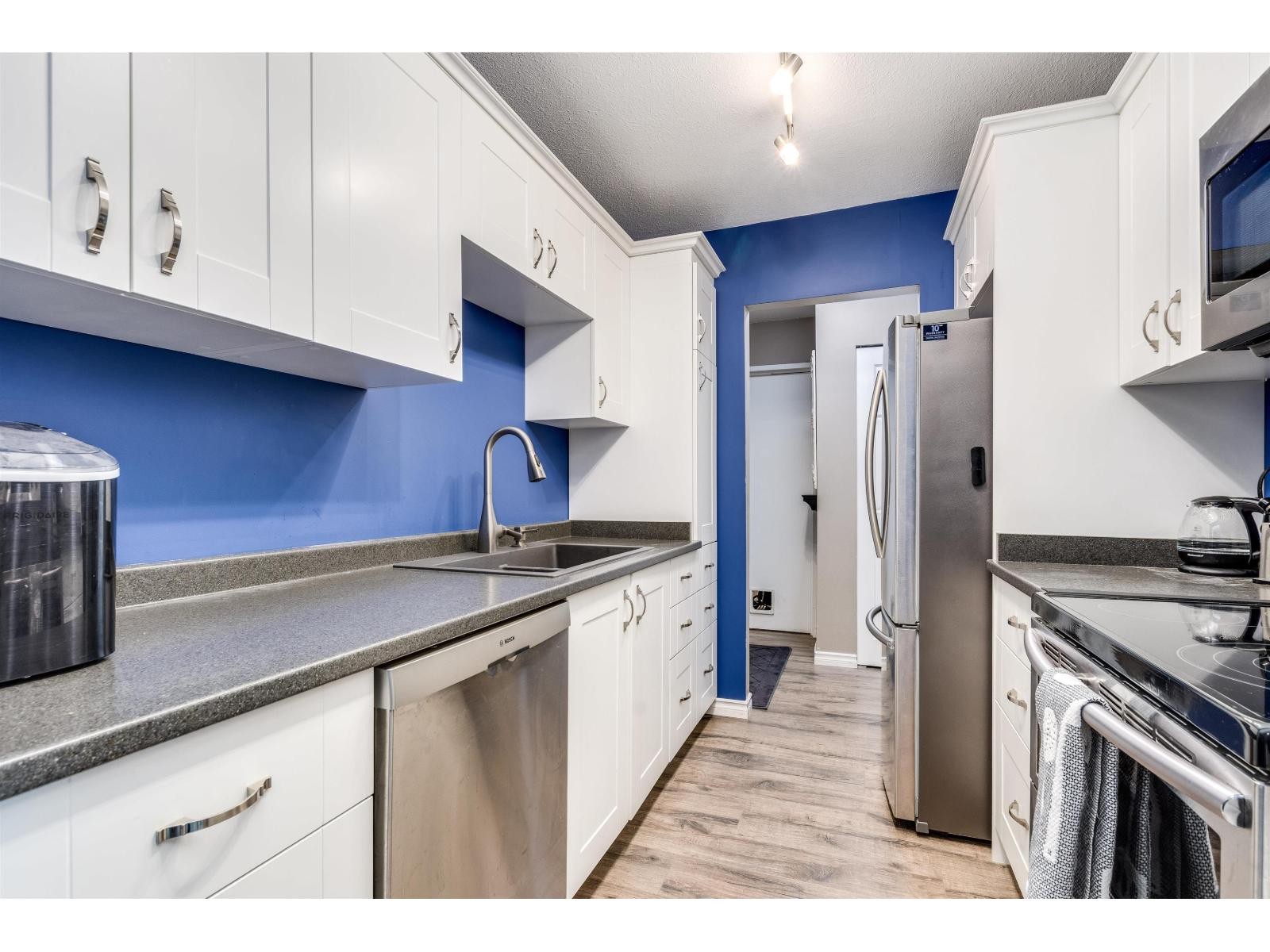












307 32124 TIMS AVENUE

,
Abbotsford,




British Columbia
V2T2H4

