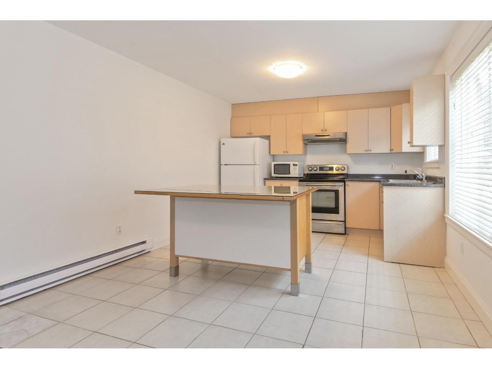 












19698 71B AVENUE

,
Langley,




British Columbia
V2Y3A4

