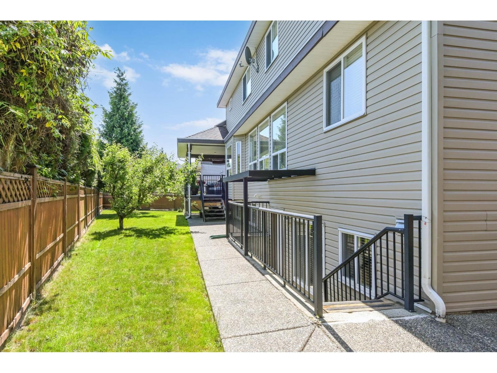 












19698 71B AVENUE

,
Langley,




British Columbia
V2Y3A4

