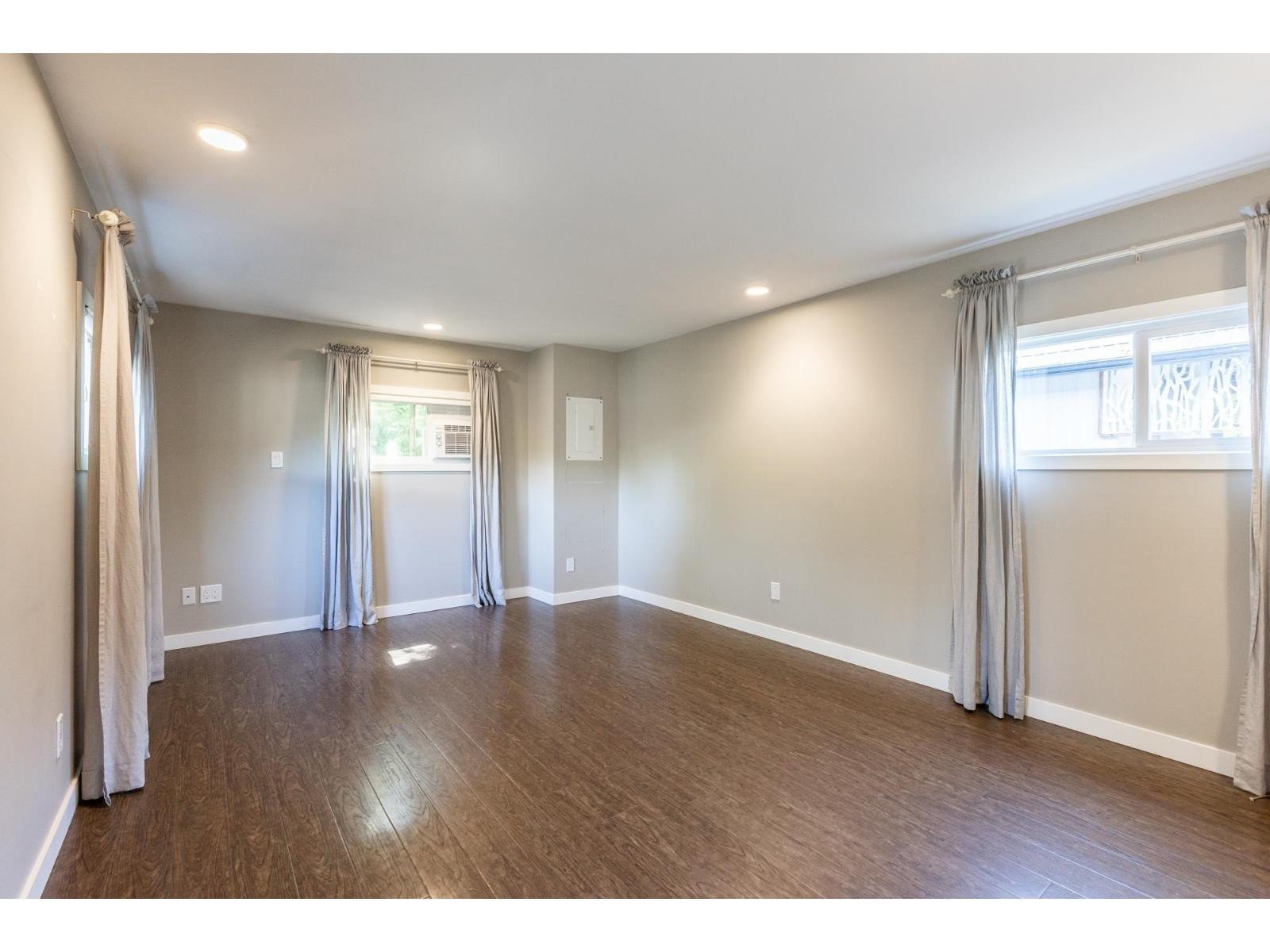 












80 1840 160 STREET

,
Surrey,




British Columbia
V4A4X4

