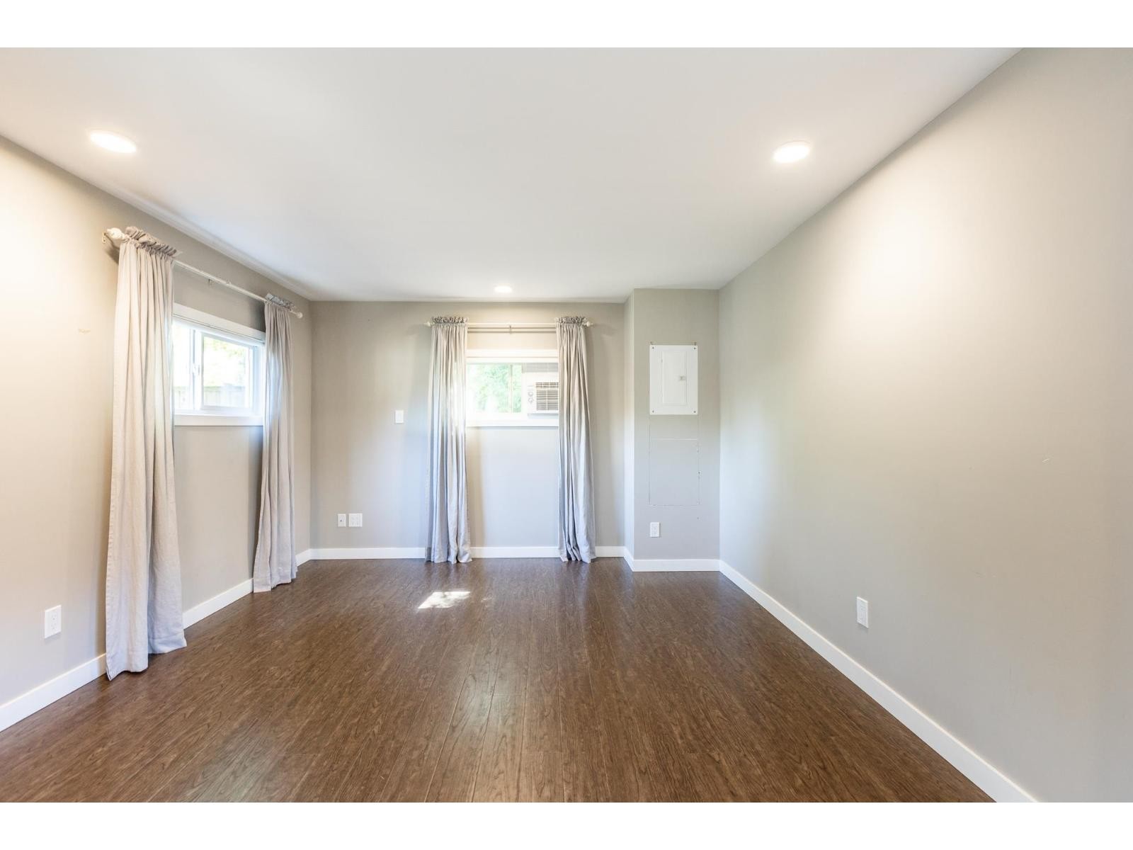 












80 1840 160 STREET

,
Surrey,




British Columbia
V4A4X4

