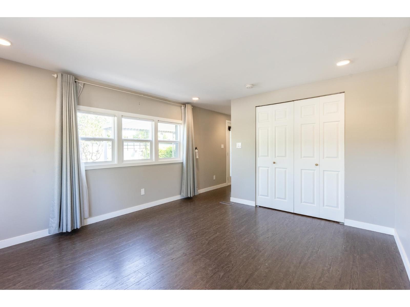 












80 1840 160 STREET

,
Surrey,




British Columbia
V4A4X4

