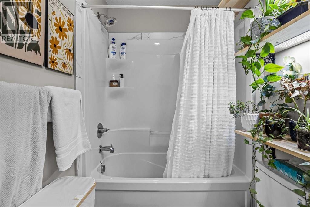 












117, 106 Stewart Creek Rise

,
Canmore,




Alberta
T1W0N3

