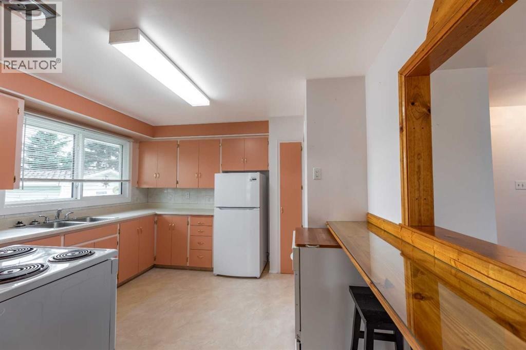 












104 Fraser Street

,
Hinton,




Alberta
T7V1B7

