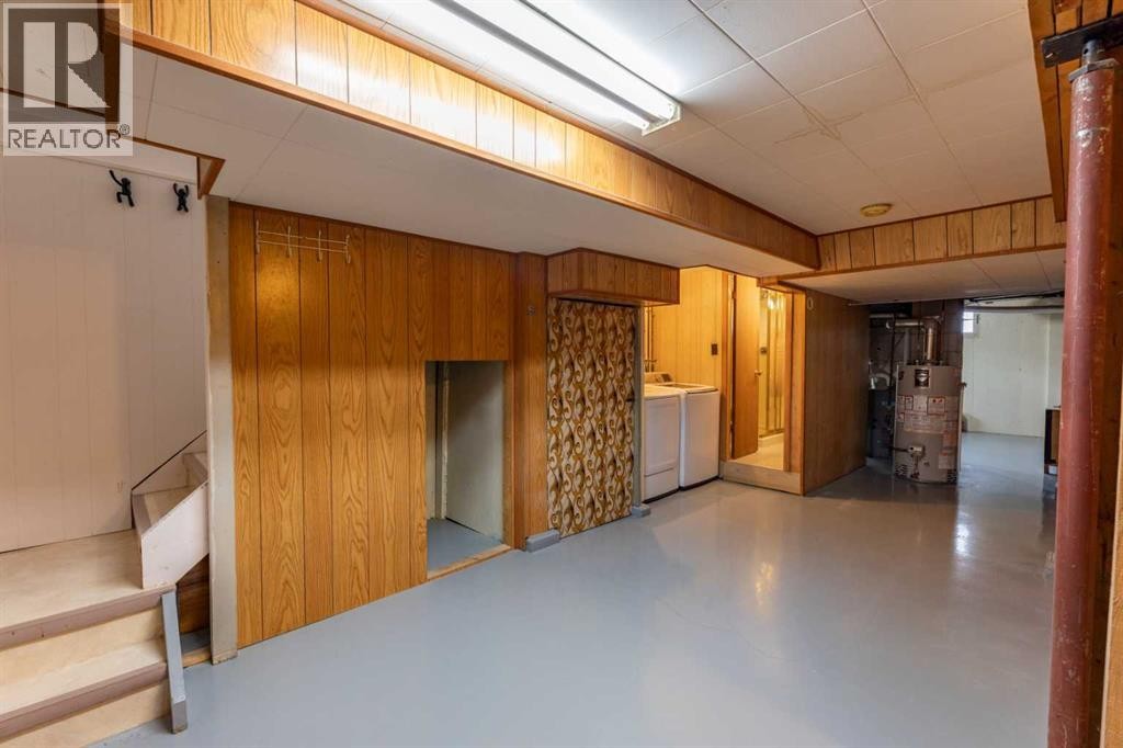 












104 Fraser Street

,
Hinton,




Alberta
T7V1B7

