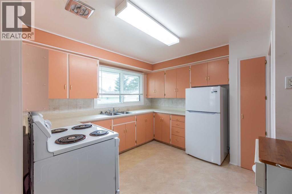 












104 Fraser Street

,
Hinton,




Alberta
T7V1B7

