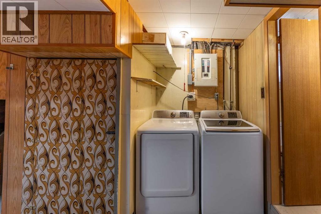 












104 Fraser Street

,
Hinton,




Alberta
T7V1B7

