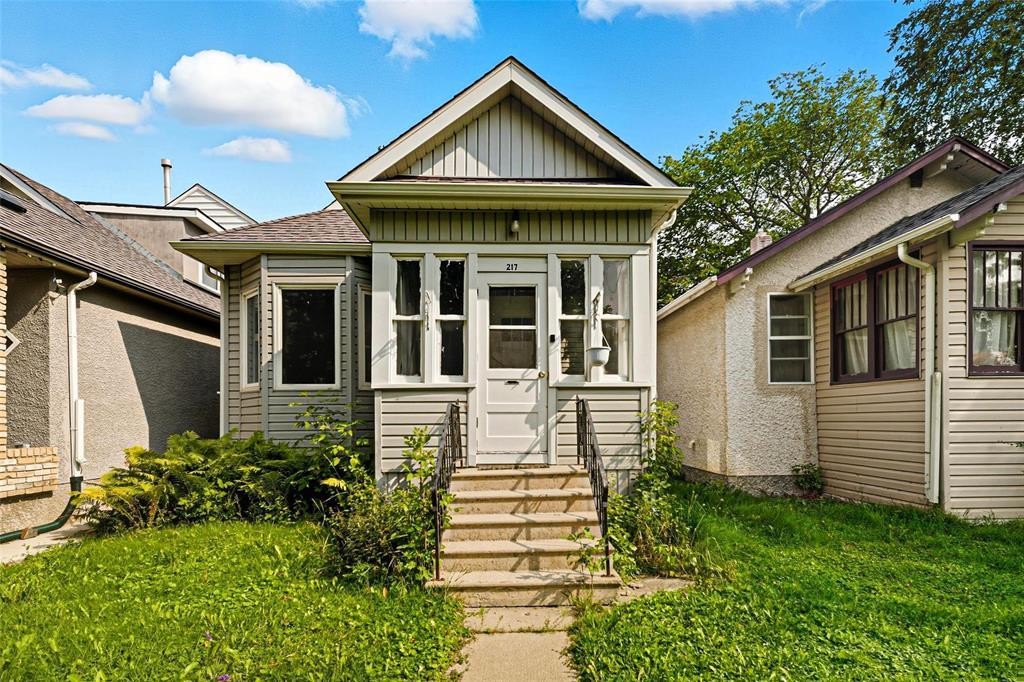 












217 Hampton Street

,
Winnipeg,




Manitoba
R3J1P5

