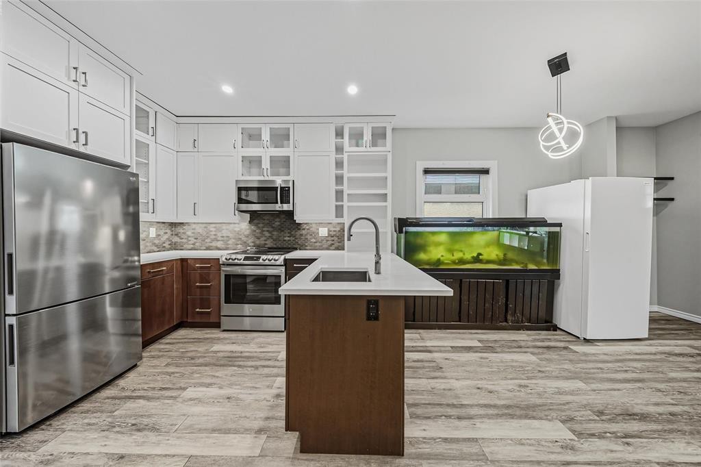 












217 Hampton Street

,
Winnipeg,




Manitoba
R3J1P5

