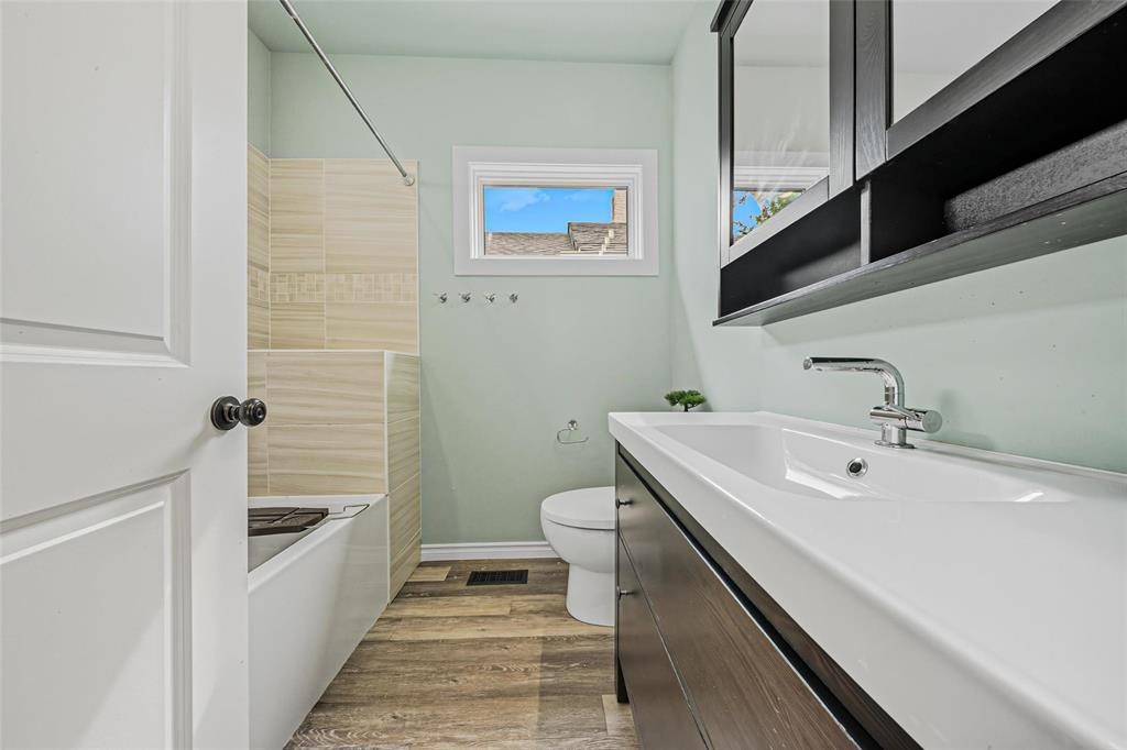 












217 Hampton Street

,
Winnipeg,




Manitoba
R3J1P5

