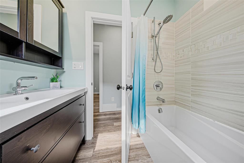 












217 Hampton Street

,
Winnipeg,




Manitoba
R3J1P5

