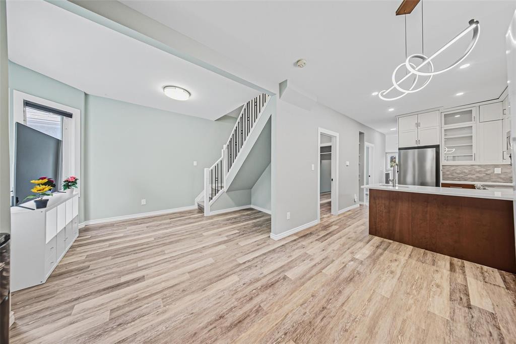 












217 Hampton Street

,
Winnipeg,




Manitoba
R3J1P5

