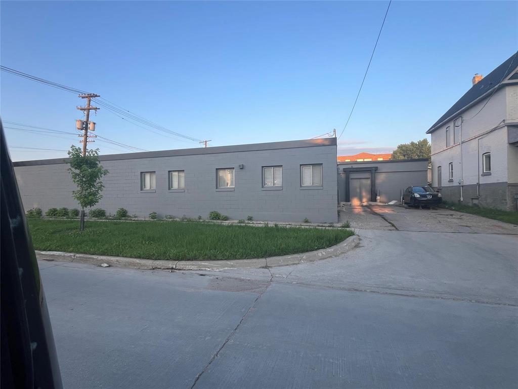 












694 Logan Avenue

,
Winnipeg,




Manitoba
R3E1M4

