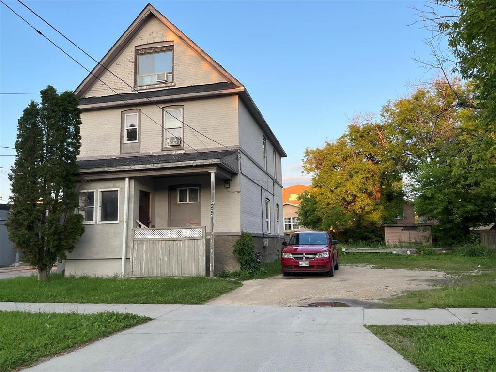 












694 Logan Avenue

,
Winnipeg,




Manitoba
R3E1M4

