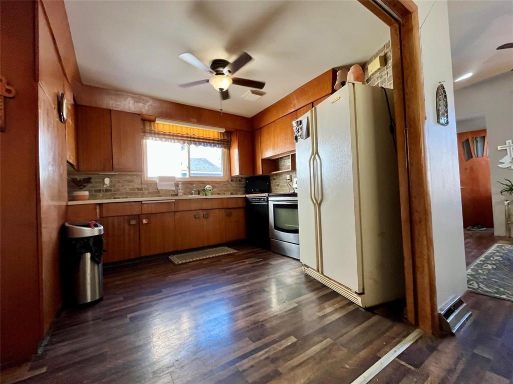 












832 Redwood Avenue

,
Winnipeg,




Manitoba
R3G3R3

