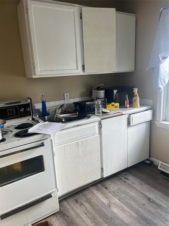 












143 Barber Street

,
Winnipeg,




Manitoba
R2W3J8


