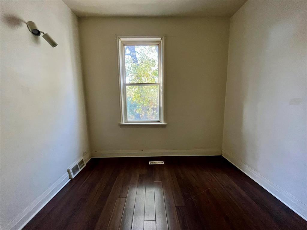 












118 Stephens Street

,
Winnipeg,




Manitoba
R2W3G8

