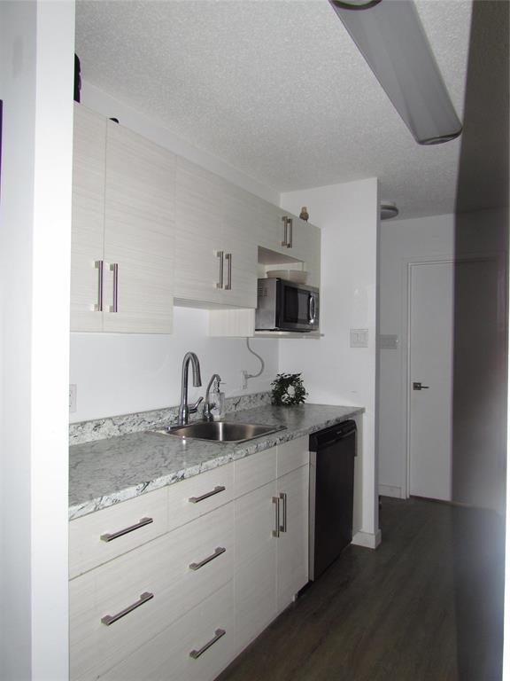 












31 5 Apple Lane

,
Winnipeg,




Manitoba
R2Y2G9


