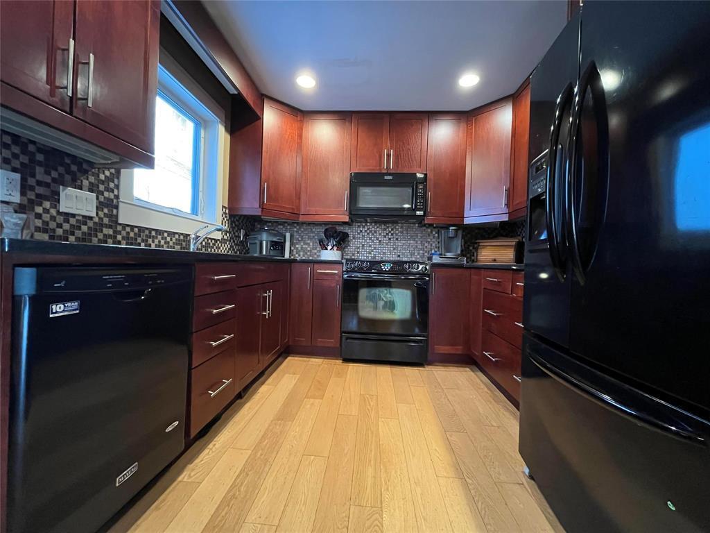 












261 Scotia Street

,
Winnipeg,




Manitoba
R2V1V7

